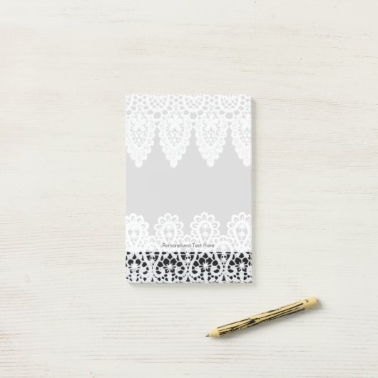 Post-it® La dentelle blanche forme une bordure délicate con (Sur un bureau)