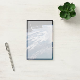 Post-it® La Station Spce Internationale Au-Dessus De L'Atla