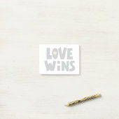 Post-it® L'amour gagne (Sur un bureau)