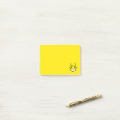 Post-it® L'argent avide observe le visage jaune (Sur un bureau)