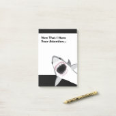 Post-it® L'attaque de requin drôle (Sur un bureau)