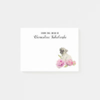 Le chien et les fleurs mignons de carlin |