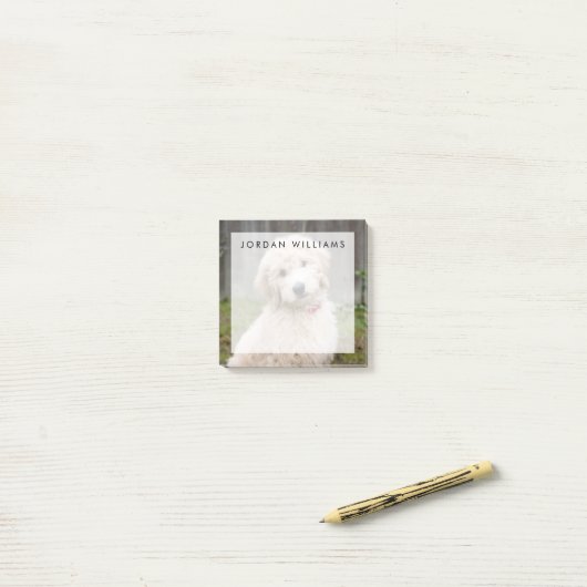 Post-it® Le Chiot De Goldendoodle S'Assis Dans L'Herbe (Sur un bureau)