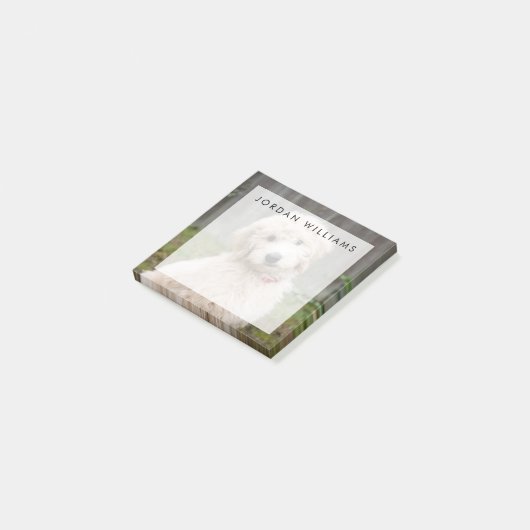 Post-it® Le Chiot De Goldendoodle S'Assis Dans L'Herbe (Incliné)