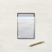 Post-it® Le lever Du Soleil Coule De Longues Ombres Sur La  (Sur un bureau)