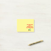 Post-it® Les zombis aiment les cerveaux stupides (Sur un bureau)