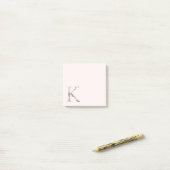 Post-it® LETTRE Florale "K" Notes du monogramme (Sur un bureau)