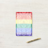 Post-it® LGBTQ rainbow flag rayures gay pride nom personnal (Sur un bureau)