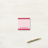 Post-it® Lignes Vertes sur le motif cramoisi et la note (Sur un bureau)