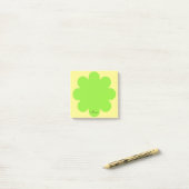 Post-it® Lime Green Retro Nom de la fleur Post It Note Pad (Sur un bureau)