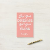 Post-it® Live Your Dreams nom personnalisé et couleur Post- (Sur un bureau)
