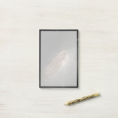 Post-it® L'objet interstellaire Wayward Oumuamua. (Sur un bureau)