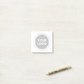 Post-it® Logo d'entreprise & Texte modifiable Blanc & Gris (Sur un bureau)