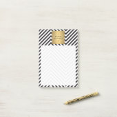 Post-it® Logo du nom d'or du Motif noir et blanc rétro (Sur un bureau)