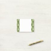 Post-it® Luxe Glam Soft Sage Green Faux Velvet (Sur un bureau)