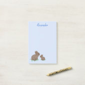 Post-it® Maman mignonne avec bébé lapin dans du trèfle bleu (Sur un bureau)