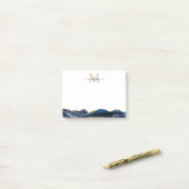 Post-it® Marine Blue Gold Agate Feminine Chic Script Monogr (Sur un bureau)