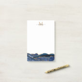Post-it® Marine Blue Gold Agate Geode Girl Script Monogramm (Sur un bureau)