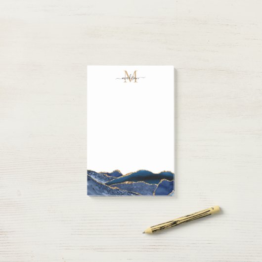 Post-it® Marine Blue Gold Agate Geode Girl Script Monogramm (Sur un bureau)
