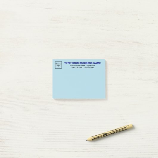 Post-it® Marque commerciale sur rectangle bleu clair (Sur un bureau)