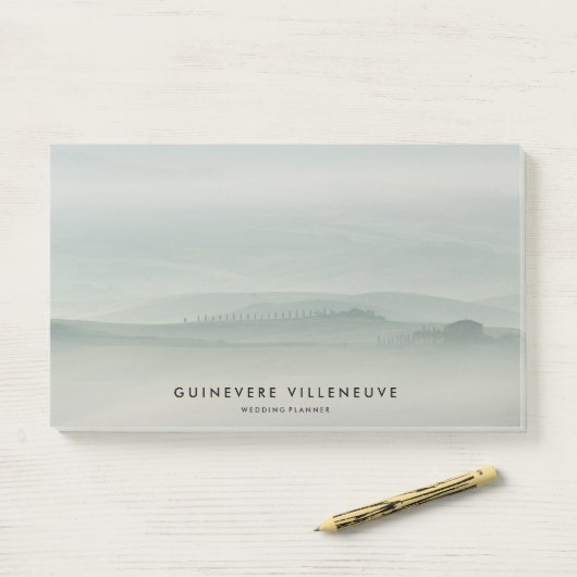 Post-it® Matin vert brumeux en Toscane avec des cyprès (Sur un bureau)