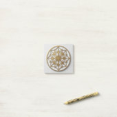 Post-it® Médaillon Mandala Doré | Cahier Élégant (Sur un bureau)