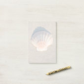 Post-it® Mer Shell s'étendant sur la plage sablonneuse (Sur un bureau)