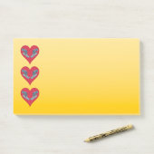 Post-it® Mérou - Cœurs rouges, disposés verticalement |  (Sur un bureau)