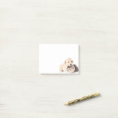 Post-it® mignon petit chat dort dans les mains du chien (Sur un bureau)