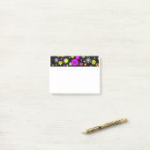 Post-it® Mod Black Floral (Sur un bureau)