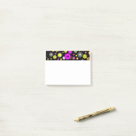 Post-it® Mod Black Floral (Sur un bureau)