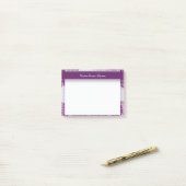 Post-it® Modèle floral pourpre personnalisé (Sur un bureau)