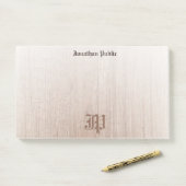 Post-it® Modèle monogramme manuscrit en bois (Sur un bureau)