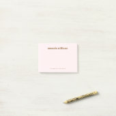 Post-it® Moderne doux rose clair nom personnalisé et texte (Sur un bureau)