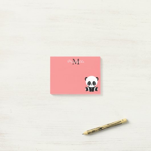 Post-it® Monogram Cute Panda Rose Nom personnalisé (Sur un bureau)