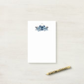 Post-it® Monogram Dusty Blue et Navy Floral (Sur un bureau)