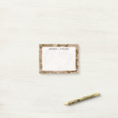 Post-it® Monogramme camouflage désert beige marron vert (Sur un bureau)