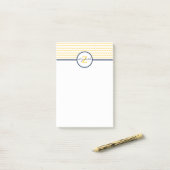 Post-it® Monogramme de Chevron jaune (Sur un bureau)
