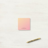 Post-it® Monogramme dégradé jaune rose pastel (Sur un bureau)