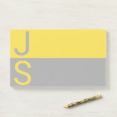 Post-it® Monogramme d'initiales modernes jaune et gris (Sur un bureau)