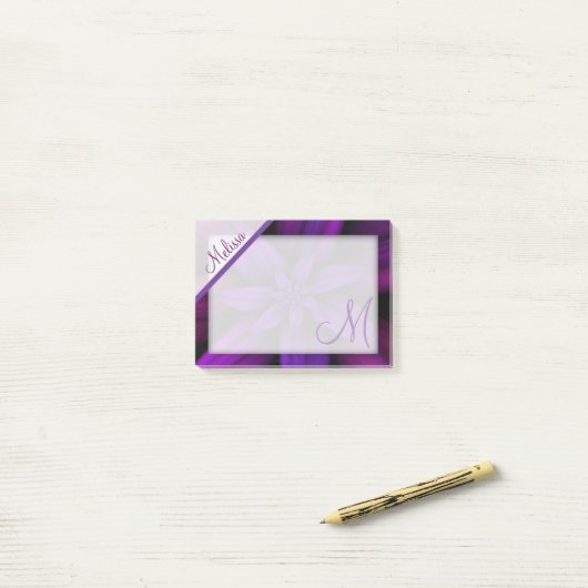 Post-it® Monogramme floral de passion pourpre (Sur un bureau)