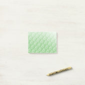 Post-it® Monogramme initial pastel vert olive dégradé chic (Sur un bureau)