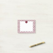 Post-it® Monogramme Motif de quatrefoil bordeaux et blanc (Sur un bureau)