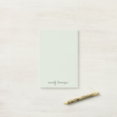 Post-it® Monogramme personnalisé vert sauge clair Chic Mini (Sur un bureau)