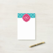 Post-it® Monogramme rose pâle de Trellis bleu (Sur un bureau)