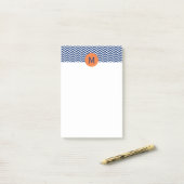 Post-it® Monogramme Royal Blue avec Motif Orange Chevron (Sur un bureau)