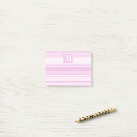 Post-it® Monogrammes à rayures roses pour bébé (Sur un bureau)
