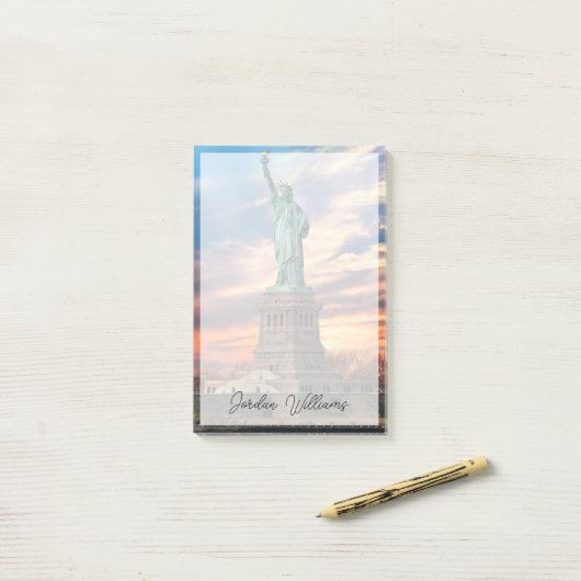 Post-it® Monuments | The Statue of Liberty (Sur un bureau)