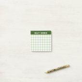 Post-it® Moss Green En vichy Varsity Lettres Nom (Sur un bureau)