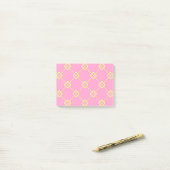 Post-it® Motif abstrait rose et jaune (Sur un bureau)